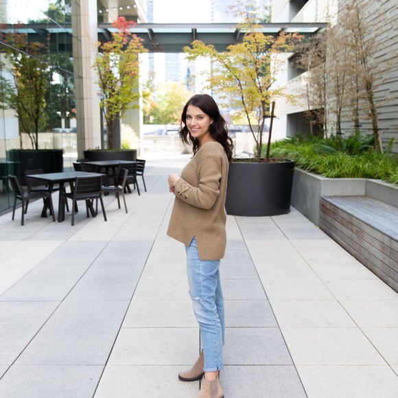 MUST BE IN YOUR CLOSET SWEATER - Picture 4 of 4